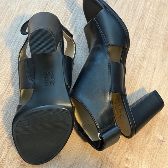 Naturalizer 6.5 Black Heeled Sandals- like new - Picture 4 of 6